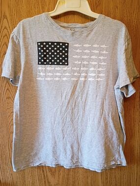 Gray Short Sleeve Graphic Tee with Fish Flag